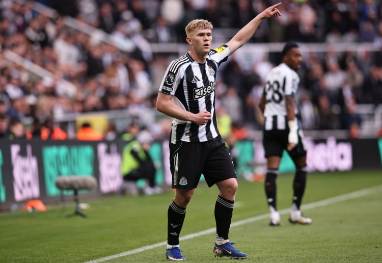 记者：霍尔正在与纽卡斯尔谈新合同，纽卡已告知曼联他是非卖品